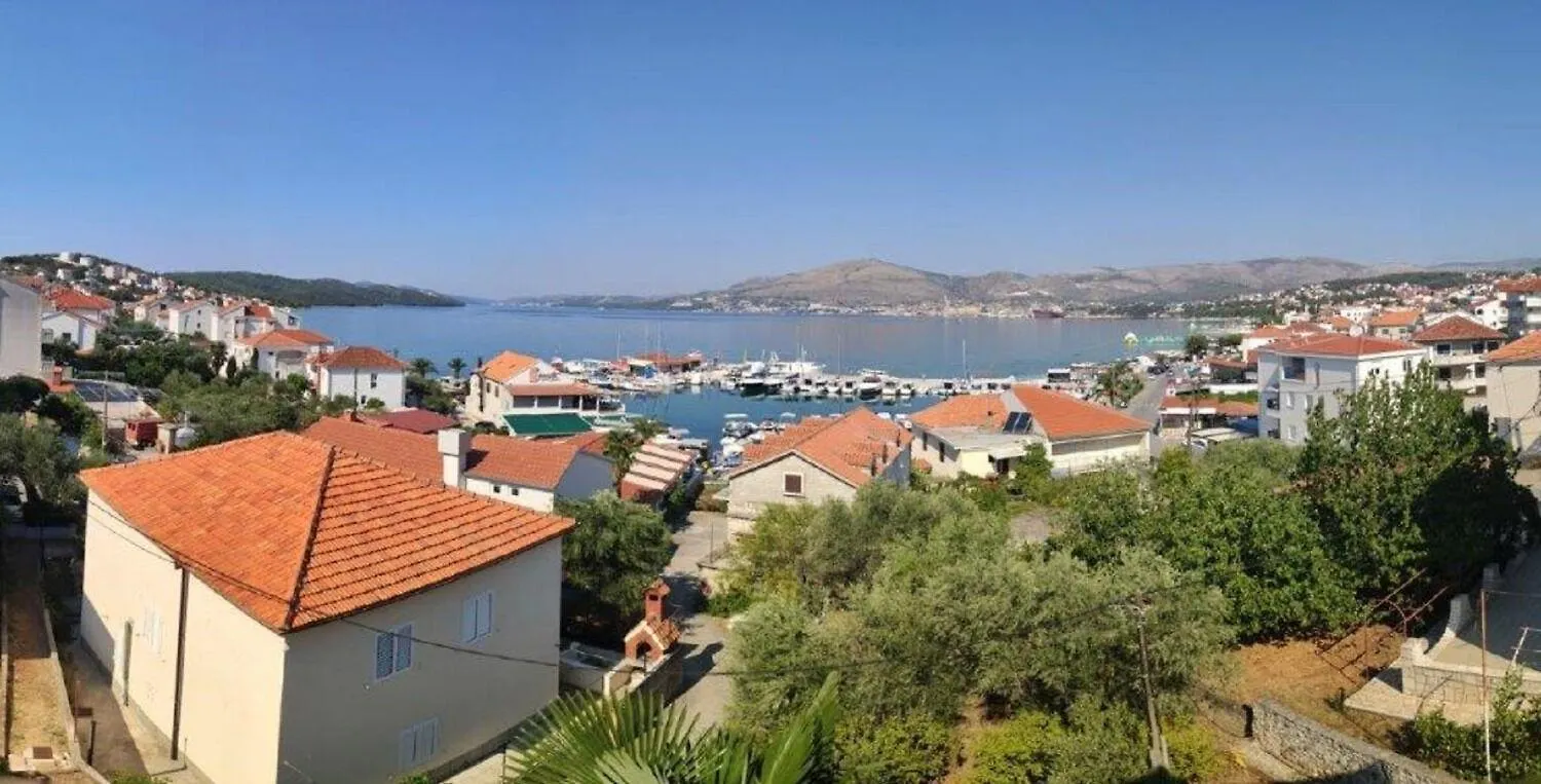 Apartments Biserka - 50 M From Beach Trogir 0*,