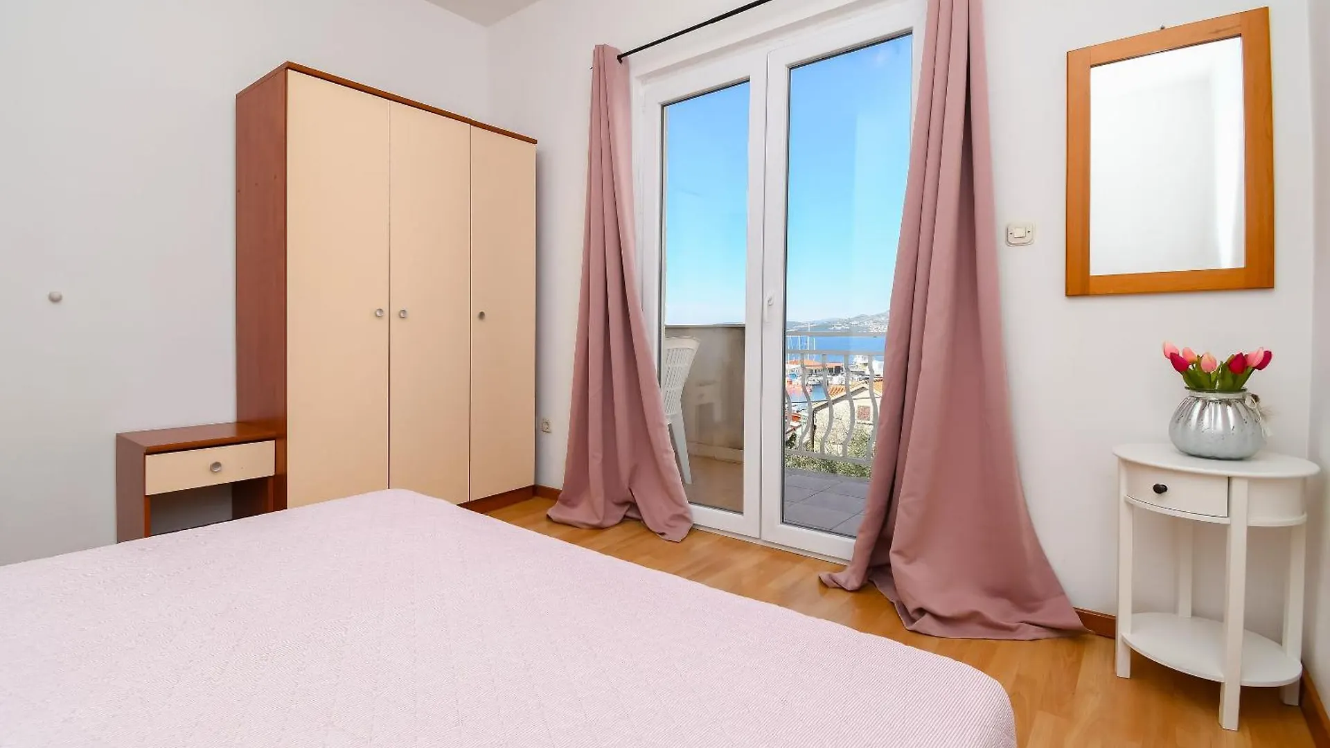 Apartments Biserka - 50 M From Beach Trogir 0*,  Horvátország