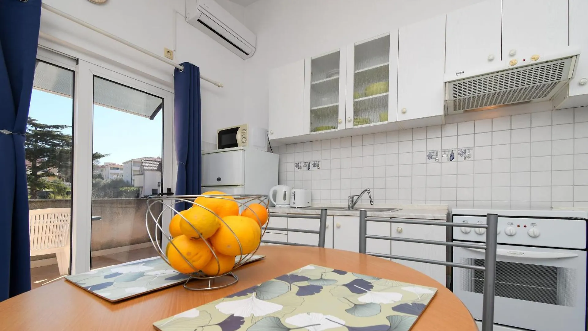 Apartments Biserka - 50 M From Beach Trogir 0*,