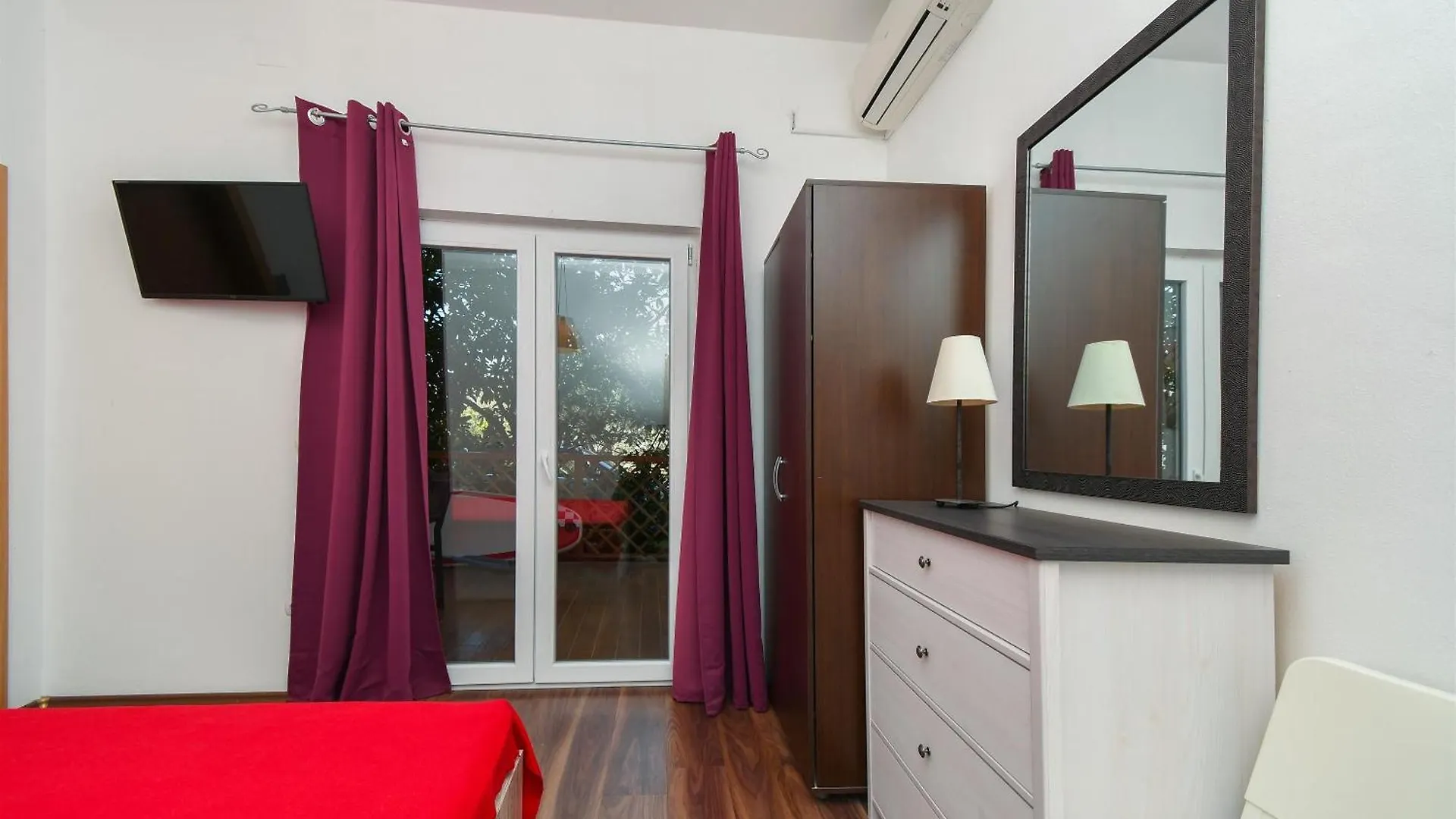 Apartments Biserka - 50 M From Beach Trogir