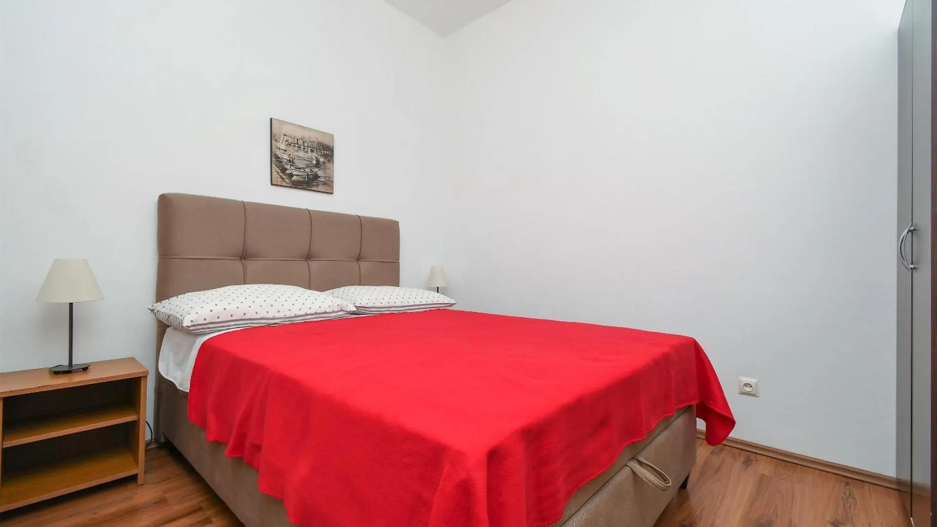 Apartments Biserka - 50 M From Beach Trogir 0*,